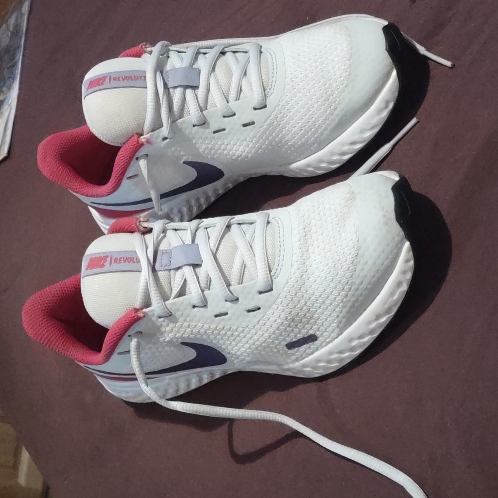 Nike Revolution slightly used size 4 youth or 6.5 women